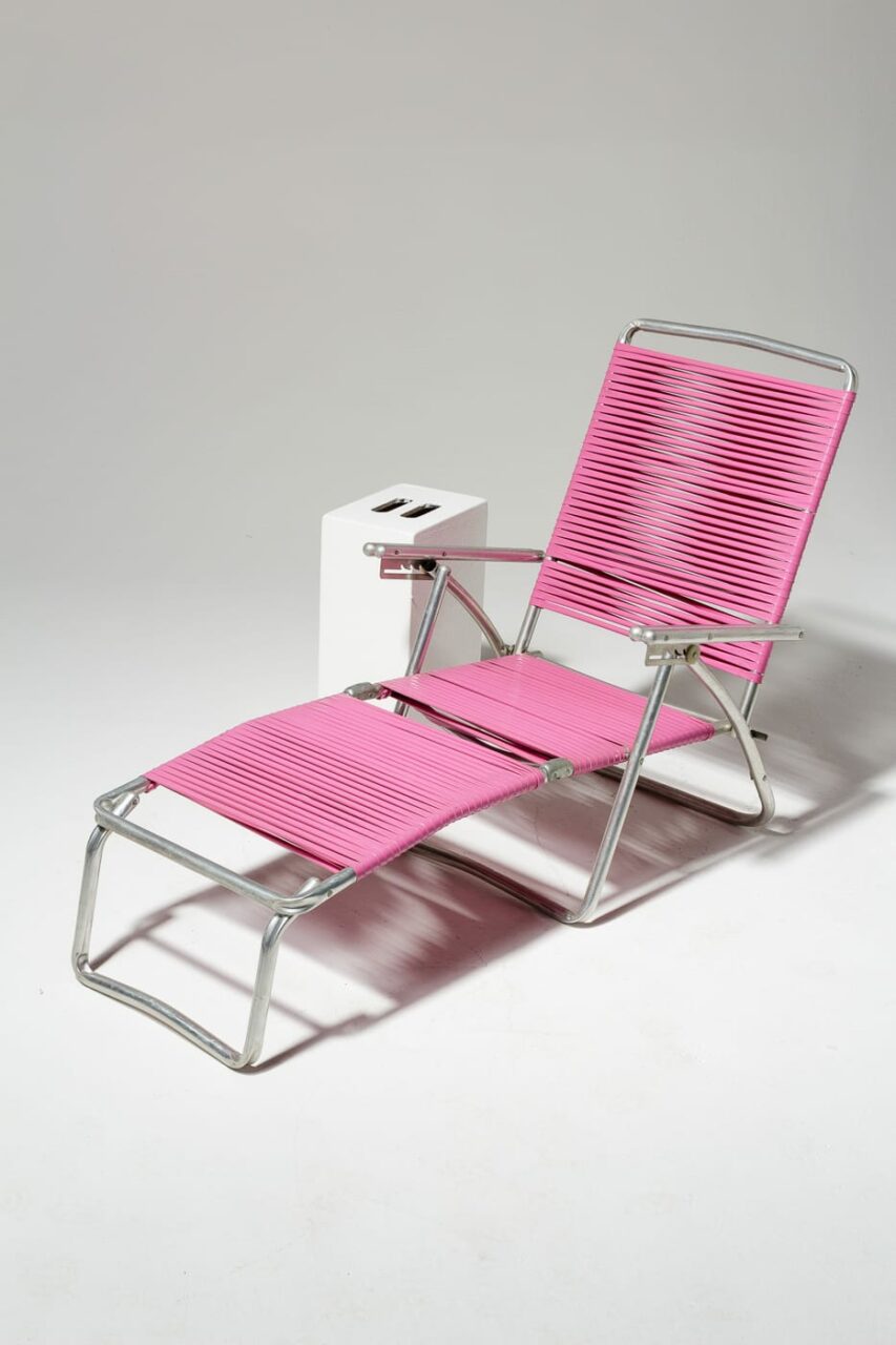 Pink beach 2025 lounge chair