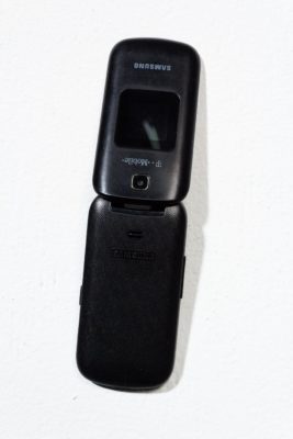 samsung flip phone black