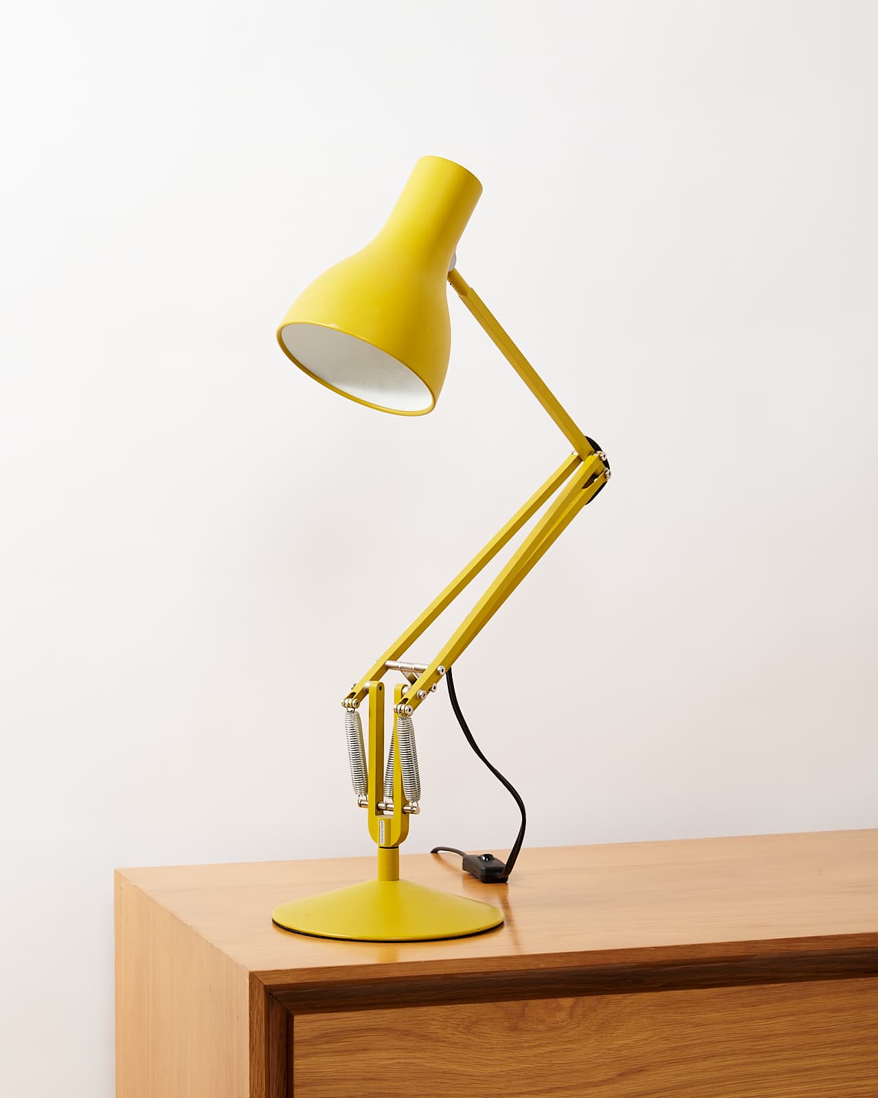 Yellow sales task lamp